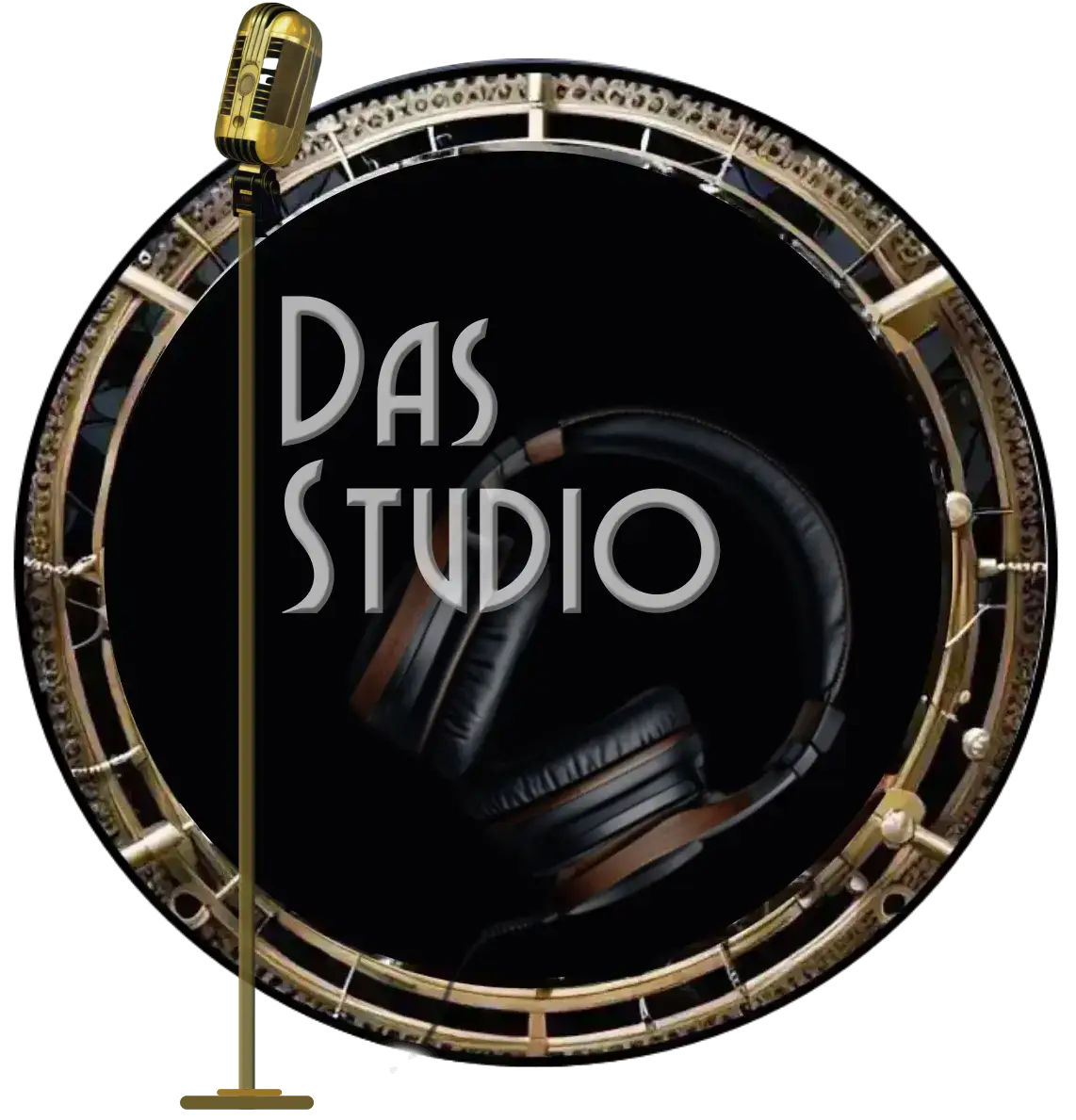Logo Studio, zeigt ein winziges Tonstudio, in welchem ich mit einem Mikrofon sitze